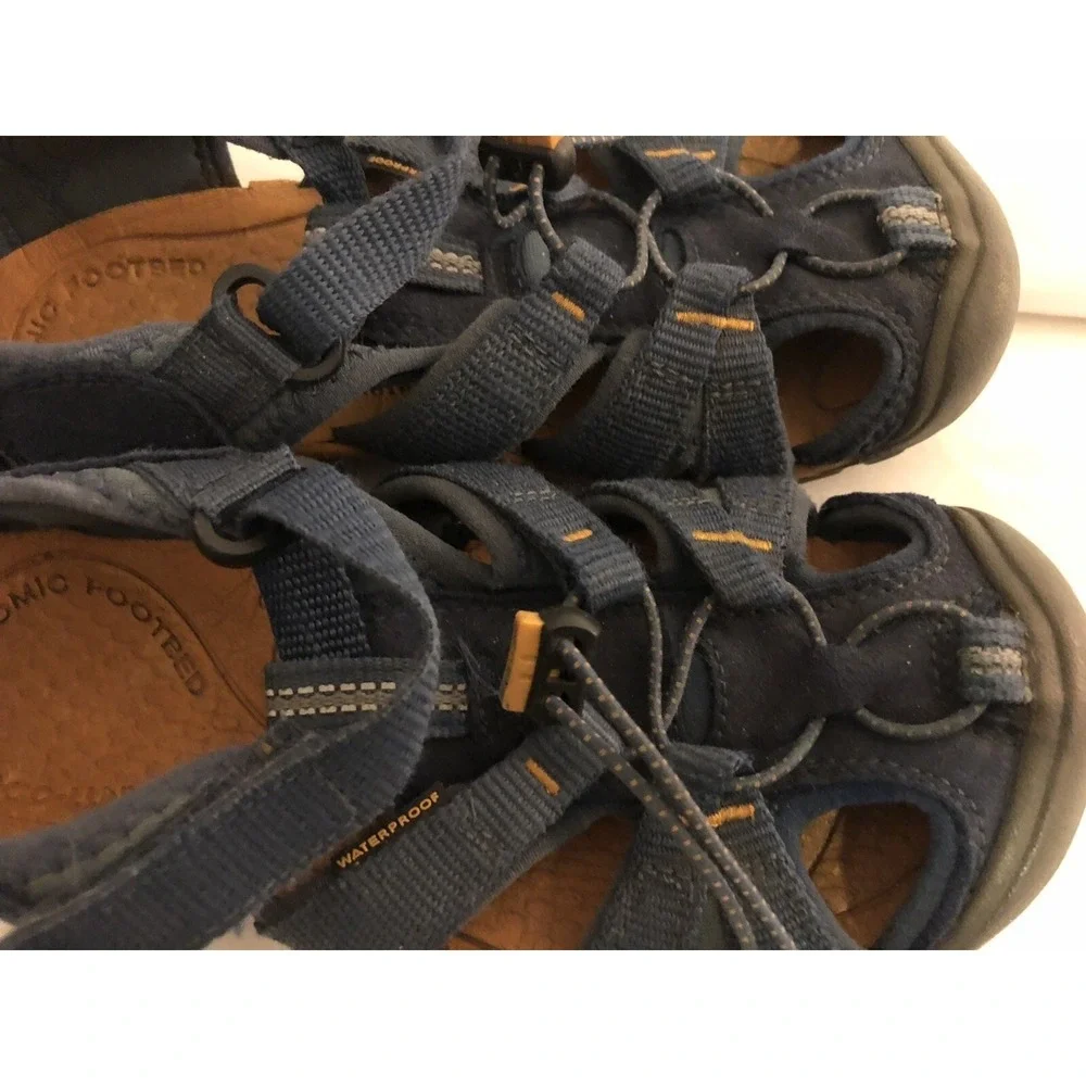 Keen Clearwater CNX Sandals Blue SZ 12/13 Hiking Water Shoes (5 Year Old)